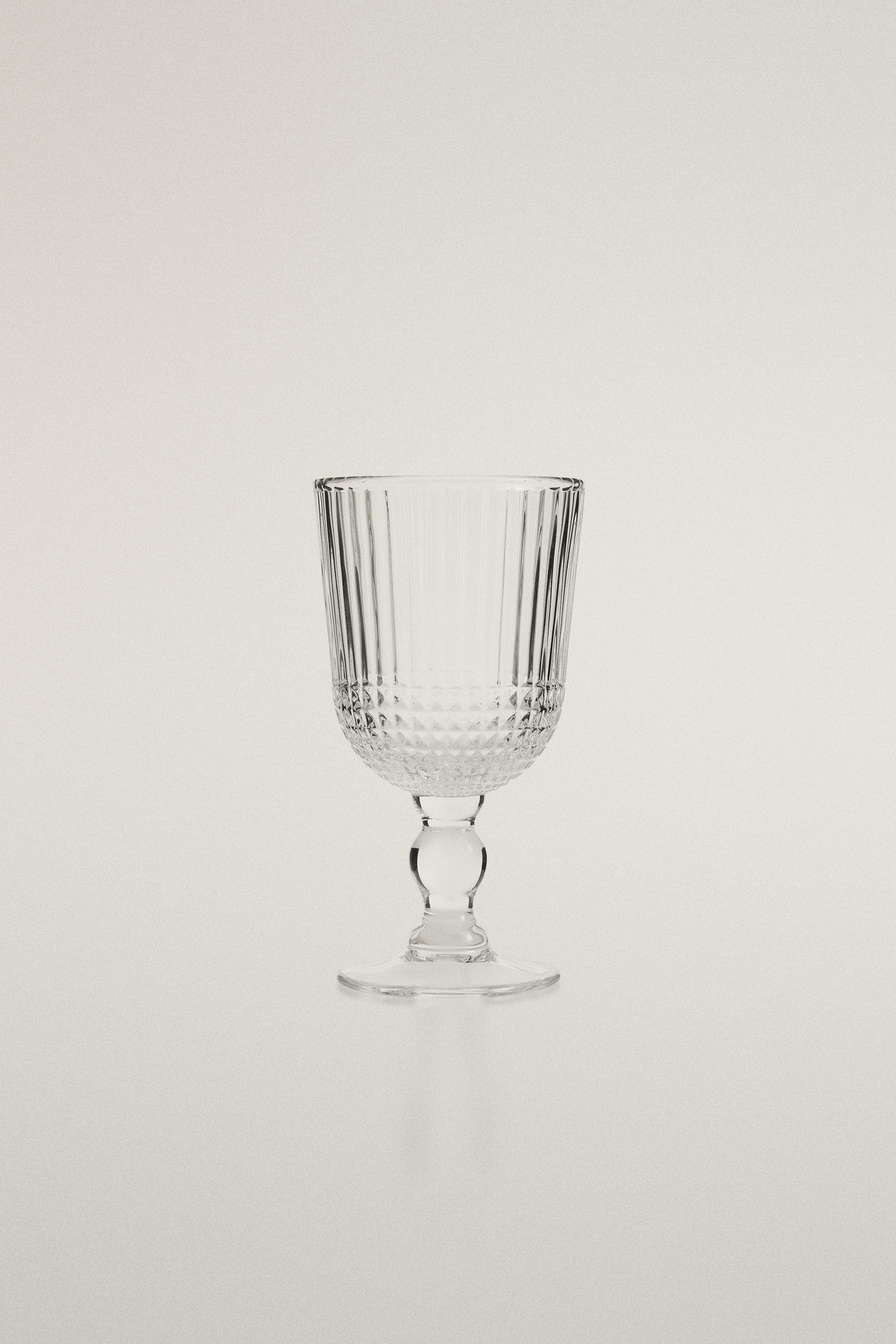 VERRE À PIED RELIEF GÉOMÉTRIQUE